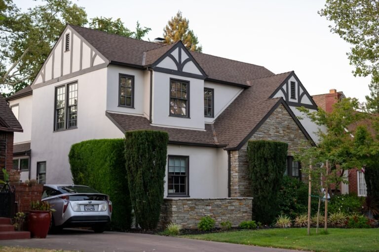 mortgage rates in sacramento ca - Photo by Michael Kahn on Unsplash